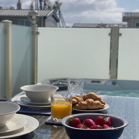 Premium Accommodation With Luxury Hot-Tub And Decking Area, Near Fantasy Island Ingoldmells Exteriér fotografie