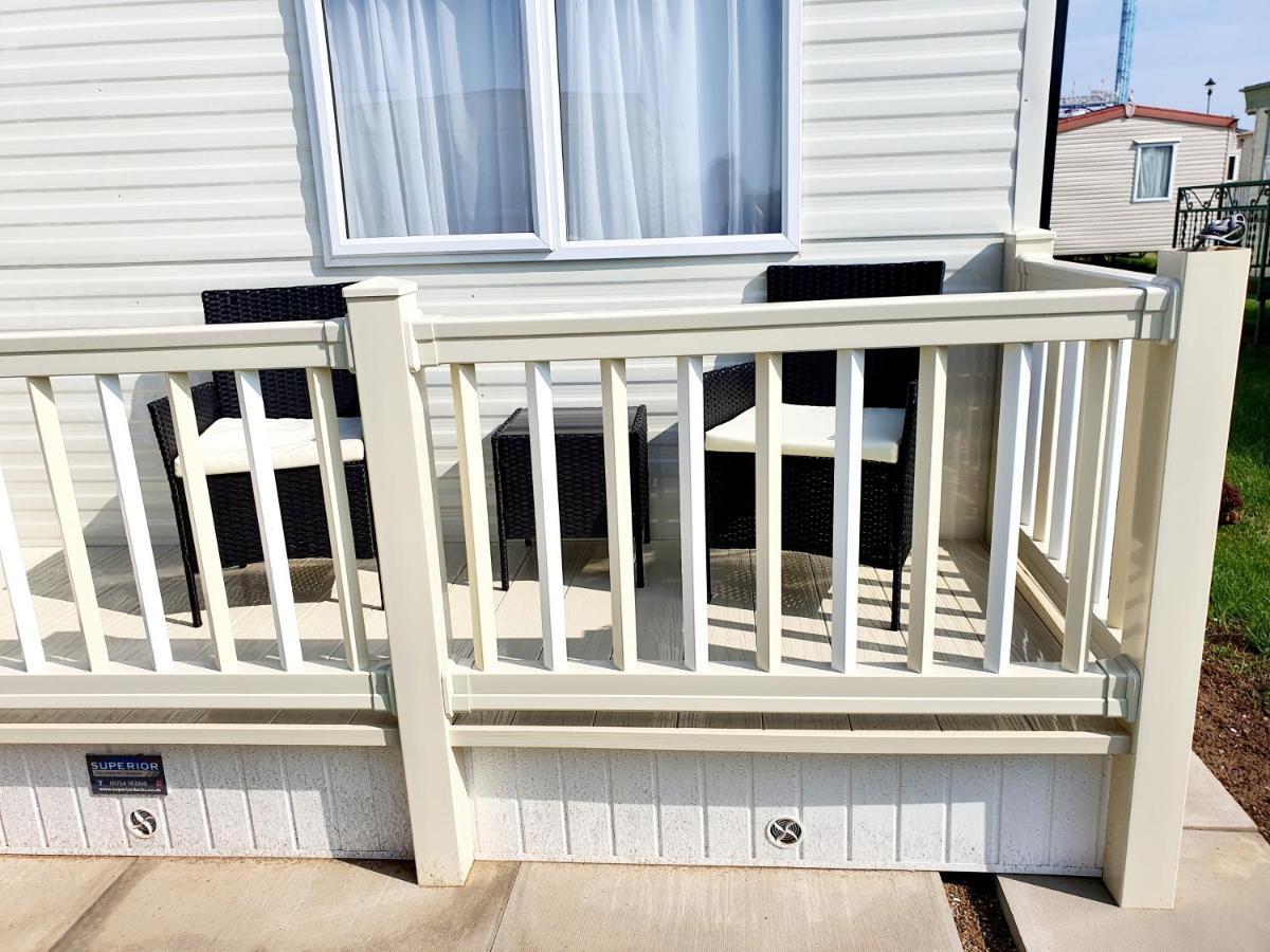 Premium Accommodation With Luxury Hot-Tub And Decking Area, Near Fantasy Island Ingoldmells Exteriér fotografie