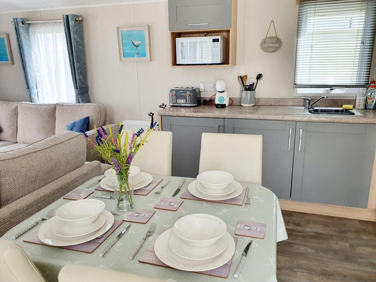 Premium Accommodation With Luxury Hot-Tub And Decking Area, Near Fantasy Island Ingoldmells Exteriér fotografie