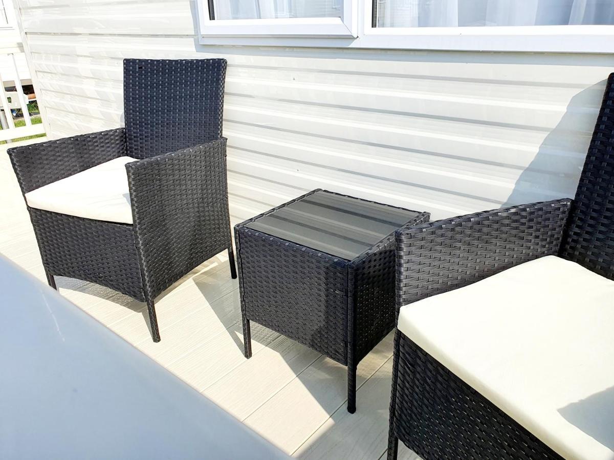 Premium Accommodation With Luxury Hot-Tub And Decking Area, Near Fantasy Island Ingoldmells Exteriér fotografie